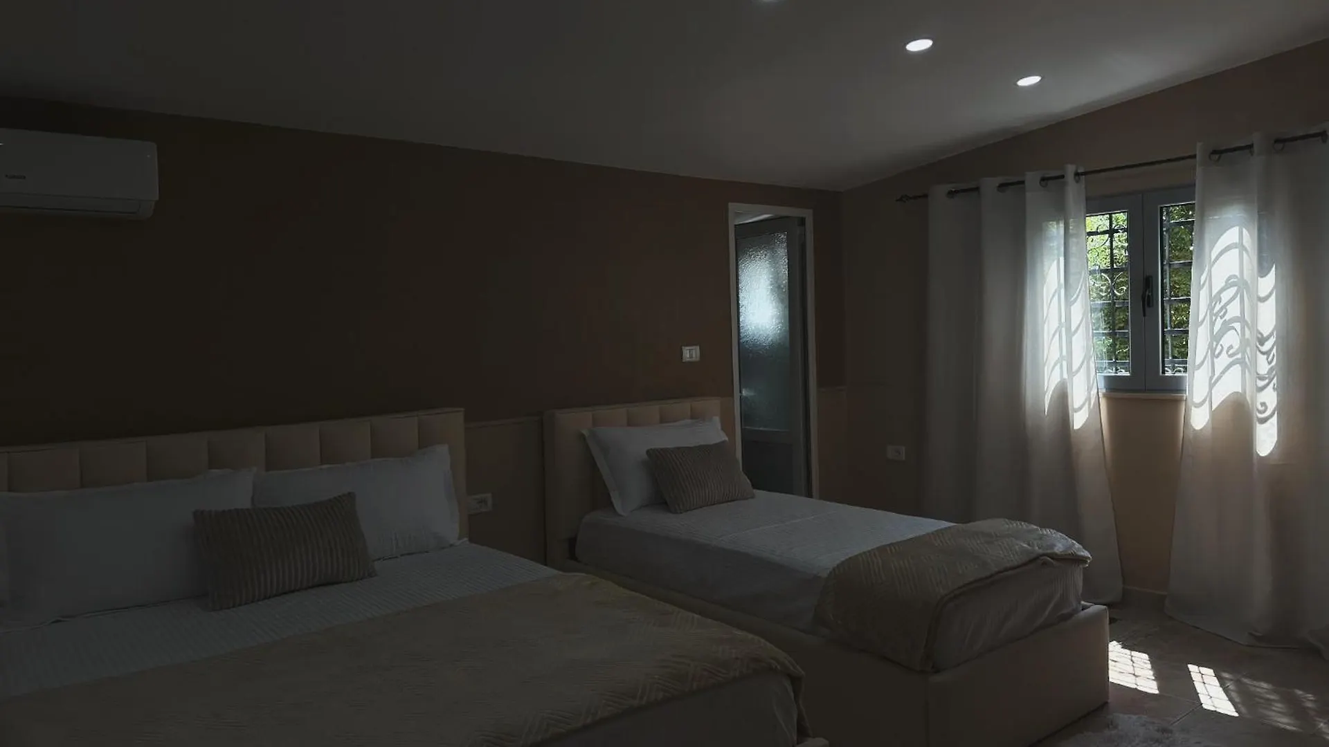 شقة Dukati Guesthouse كورتشي